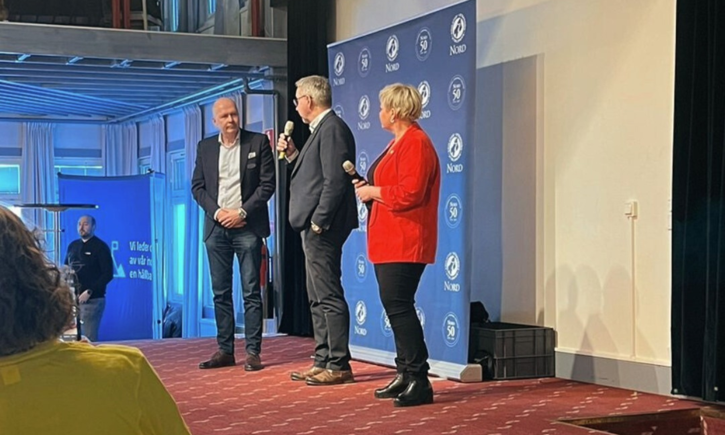 Utbildning Nord Wixners plåtslagare tillsammans med andra branscher på rekryteringsmässa hos Utbildning Nord i Övertorneå