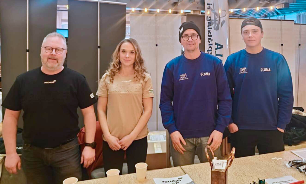Tommy och Anna från Wixners tillsammans med HALA Byggplåtslageri på rekryteringsmässa 2025